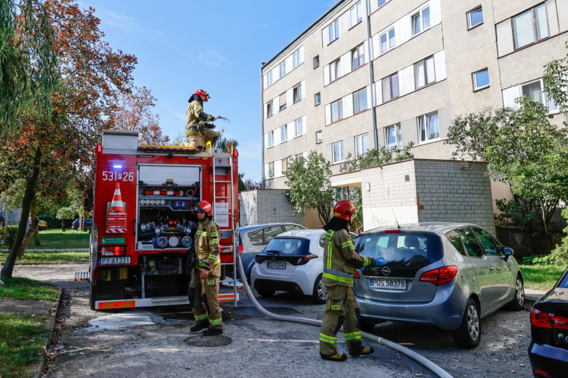 Pożar w bloku w Ostrowie Wielkopolskim. Nie żyje jedna osoba, 10 jest rannych