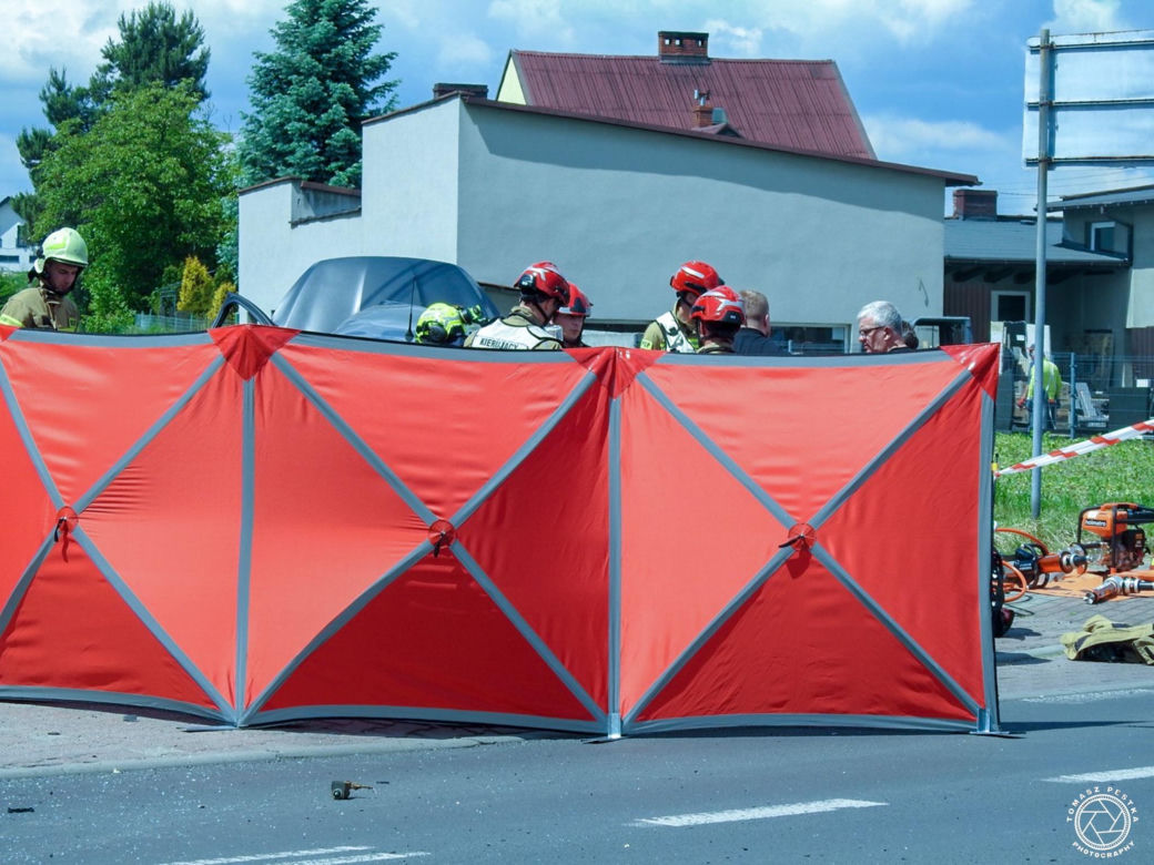 Śmiertelny wypadek w Lędzinach. Nie żyje 66-letnia pasażerka samochodu osobowego