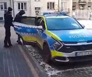 Sylwestrowa bójka pod Rzeszowem. Starli się kibole zwaśnionych klubów. Policja pokazała materiał z zatrzymanymi