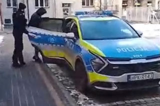 Sylwestrowa bójka pod Rzeszowem. Starli się kibole zwaśnionych klubów. Policja pokazała materiał z zatrzymanymi