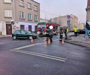 Groźne zderzenie na bydgoskim Szwederowie! Jedna osoba trafiła do szpitala! [ZDJĘCIA]