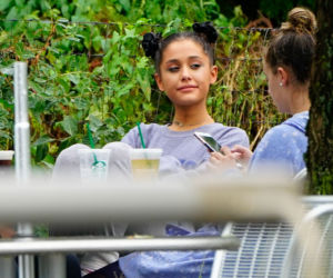 Ariana Grande na spotkaniu z przyjaciółmi