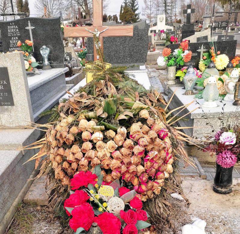 Beata zginęła przez głupi żart. Widok jej grobu wyciska łzy