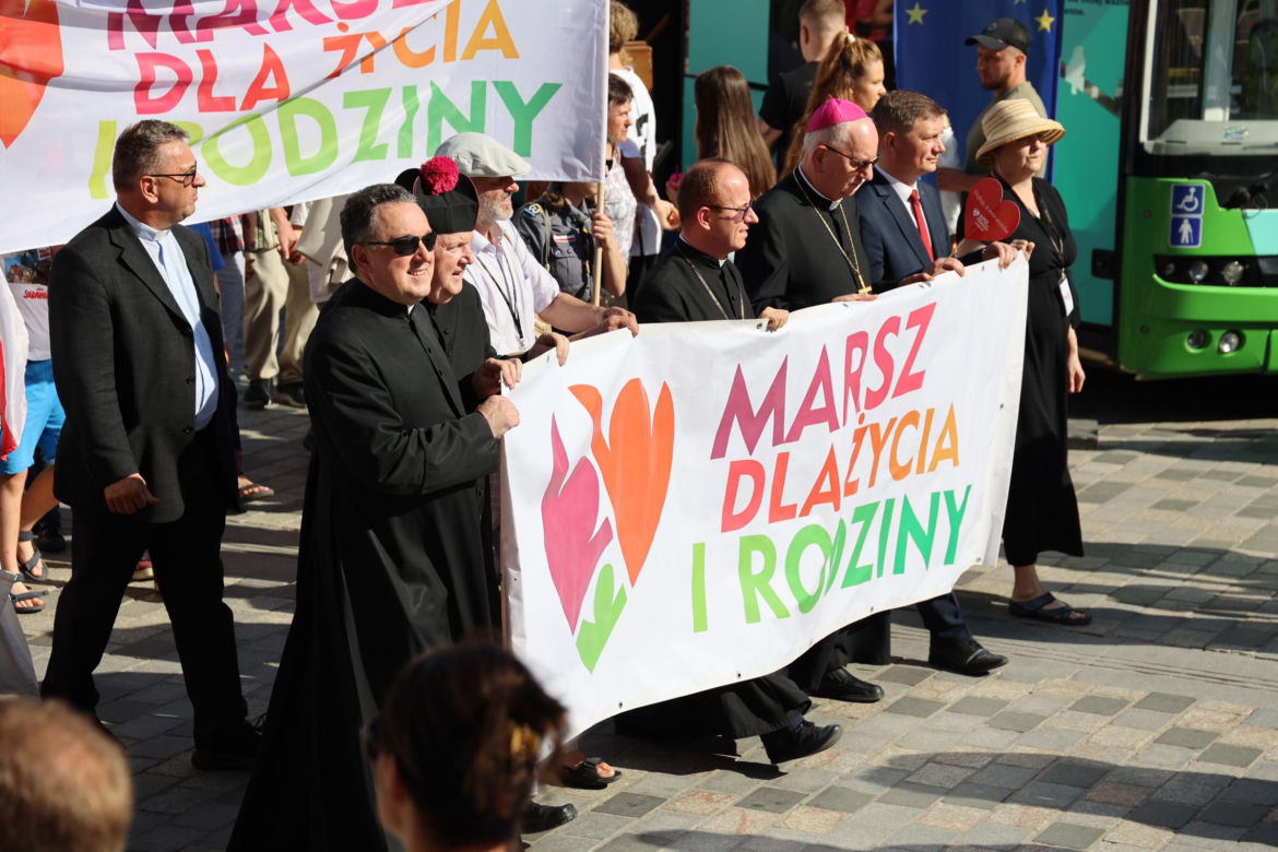 Marsz dla Życia i Rodziny 2024 w Dzień Matki przeszedł przez centrum Lublina