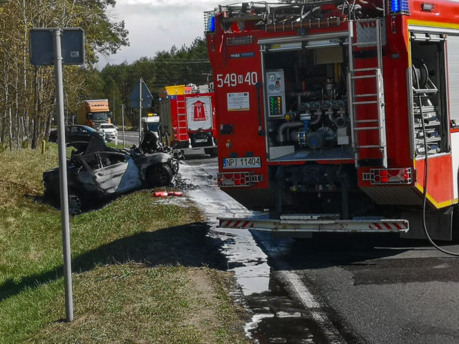 Tragiczny finał ucieczki przed policją. Auta stanęły w ogniu, zginęły dwie osoby