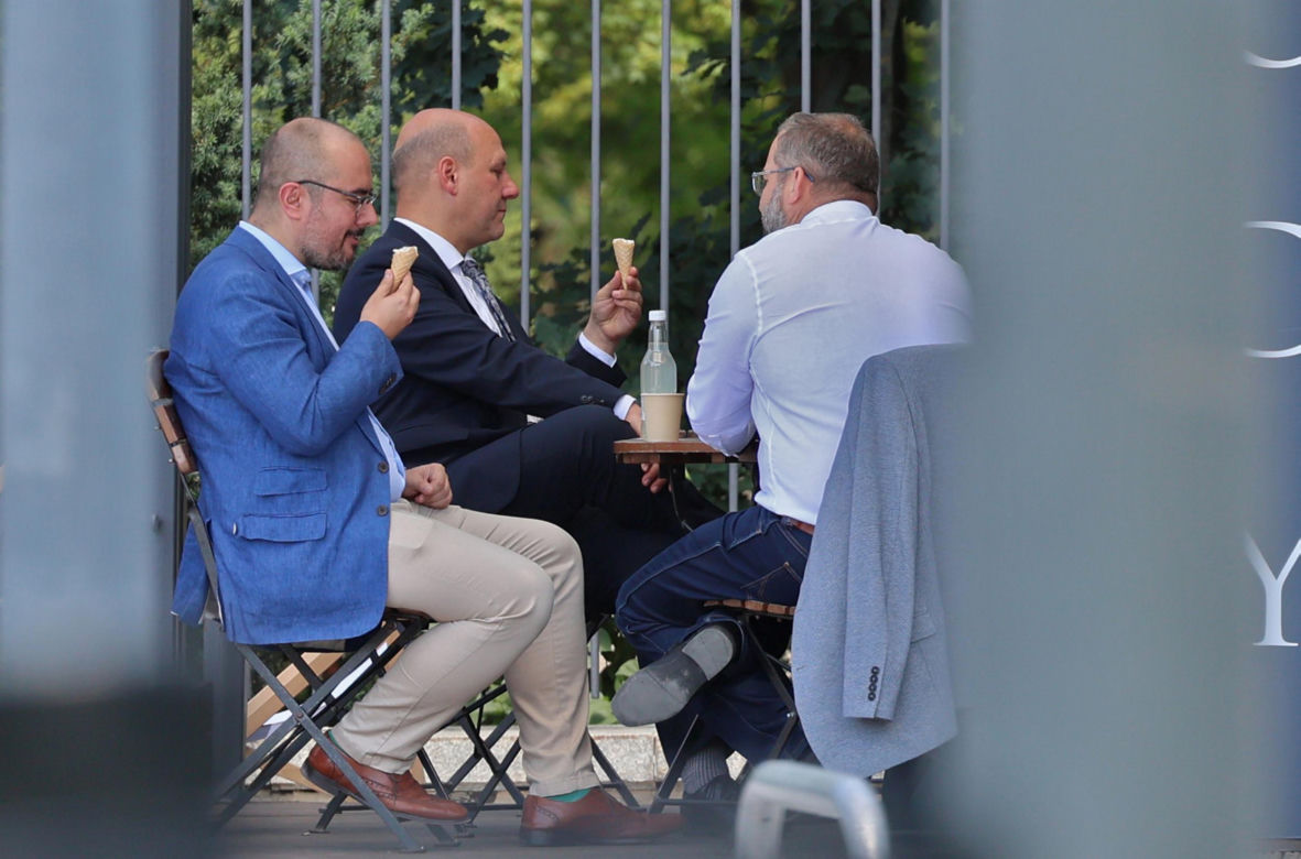 Posłowie PiS poszli na lody