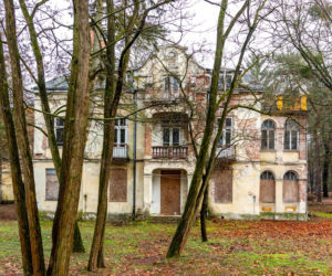 Opuszczona willa w Konstancinie