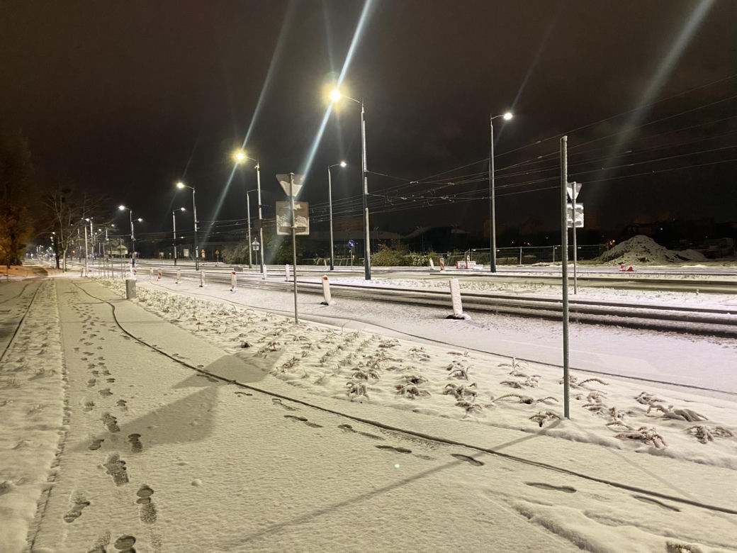 Zima zaatkowała w Olsztynie. Na ulicach zrobiło się biało [ZDJĘCIA]