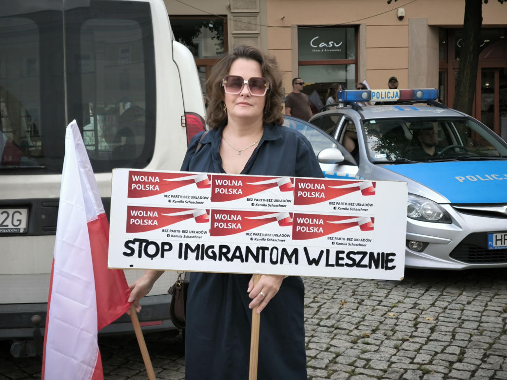 Manifestacja pod hasłem "Sto nielegalnej imigracji" w Lesznie