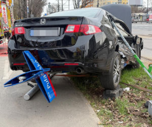 Zderzenie tramwaju z samochodem na Puławskiej, jedna osoba w szpitalu