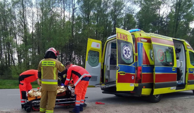 Osobówka zepchnęła busa do rowu