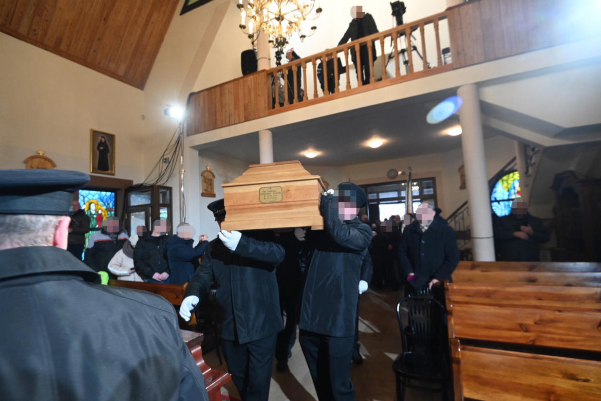 Pogrzeb ks. Isakowicza-Zaleskiego. Tak żegnają zmarłego kapłana
