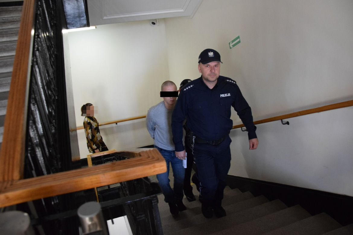 Jarosław K. miał zgwałcić siostrzyczkę dwa razy. Ruszył proces w Sądzie Apelacyjnym w Rzeszowie [ZDJĘCIA]