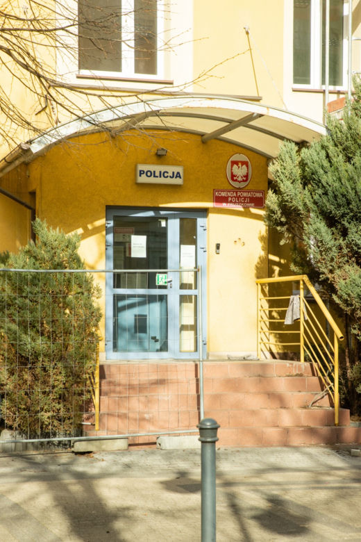 SKANDALICZNA INTERWENCJA POLICJANTÓW Z PRUSZKOWA! DZIECKO POSIKAŁO SIĘ W MAJTKI 