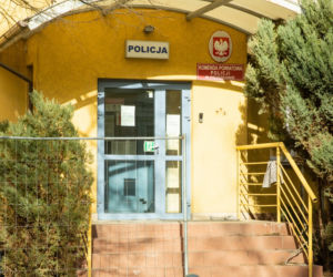 SKANDALICZNA INTERWENCJA POLICJANTÓW Z PRUSZKOWA! DZIECKO POSIKAŁO SIĘ W MAJTKI 