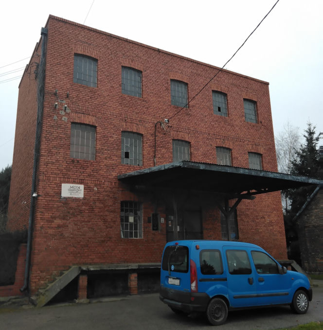 To miasto ma jeden najpiękniejszych ratuszy w województwie łódzkim. Jeszcze niedawno było wsią