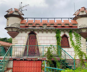 Zamek powstał w latach 90. w Żurczynie koło Bydgoszczy, prawdopodobnie na wzór niemieckiego pałacu Drachenburg
