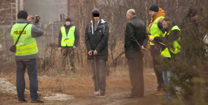 MORDOWALI RODZICÓW NA ZMIANE