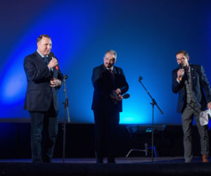 Jacek Kurski z żoną Joanną na premierze filmu „Marusarz. Tatrzański Orzeł”