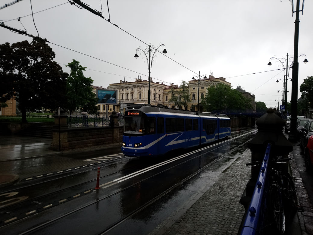 Kraków całkowicie sparaliżowany przez ulewy 23.05.2019: zalane drogi, brak prądu, nie kursują tramwaje