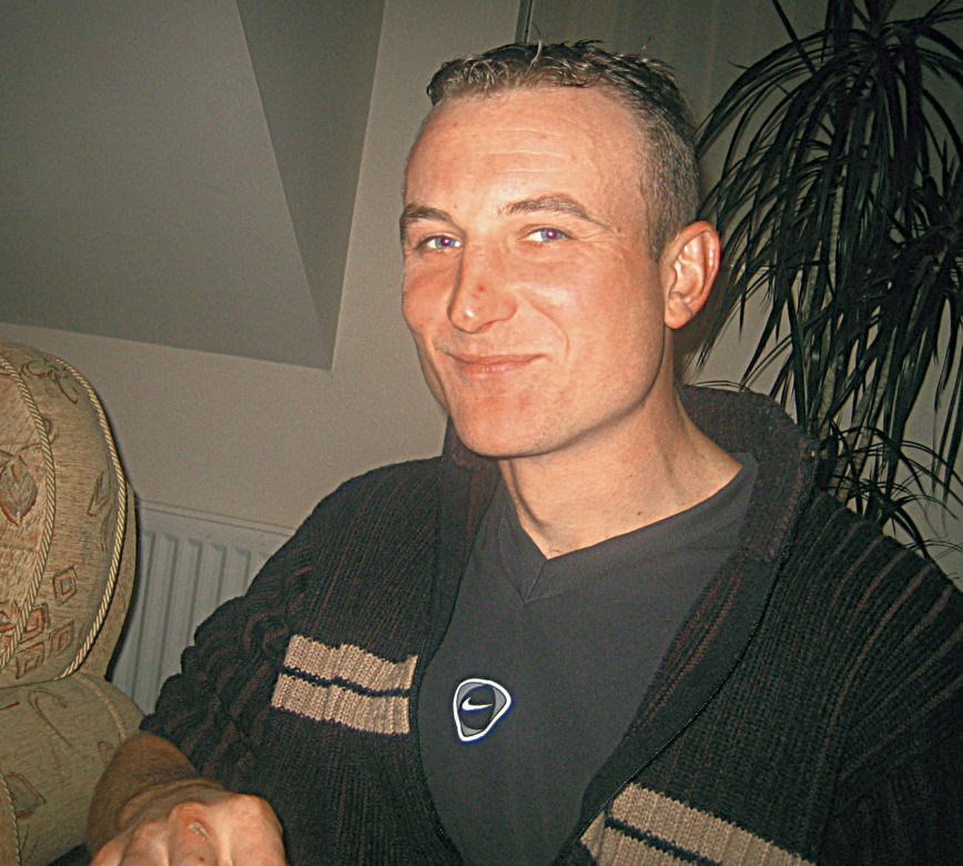 Gałki oczne zwisały mu z twarzy