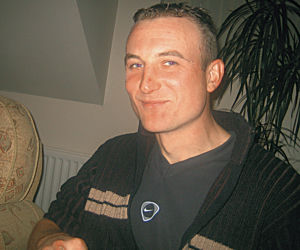 Gałki oczne zwisały mu z twarzy
