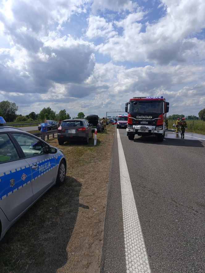 Wypadek na S7 spłonął samochód