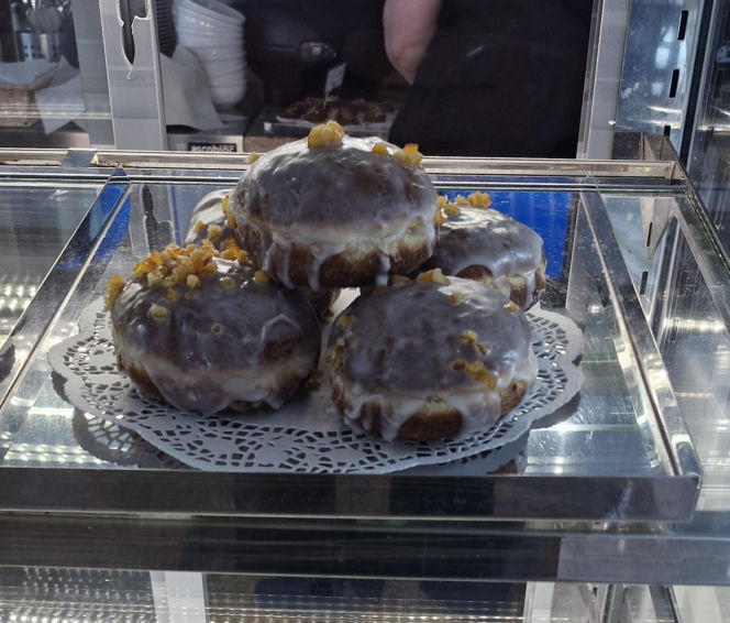 Pączki od ojca Rydzyka przyjechały z daleka