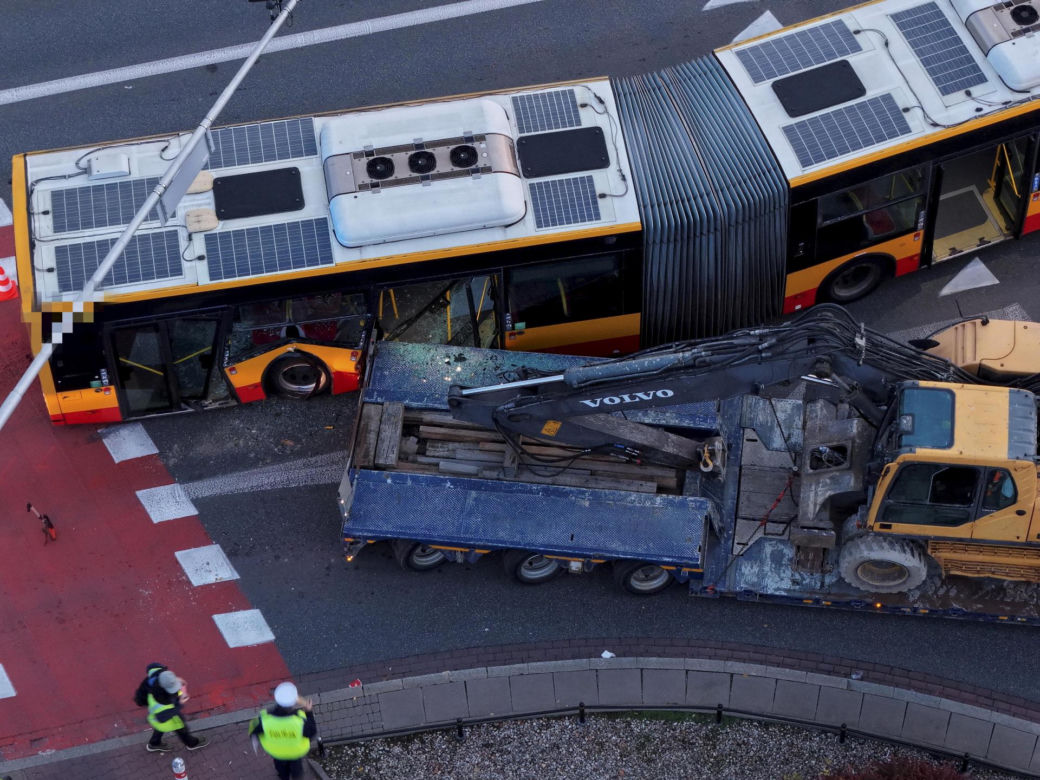 Wypadek autobus laweta