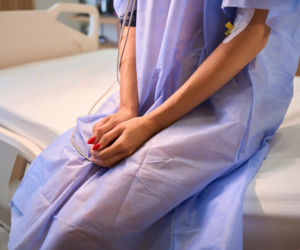 Średniowieczna zaraza powróciła do Europy. Władze zamknęły salon masażu, trzy osoby w szpitalu