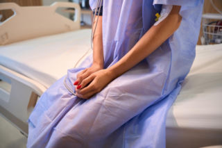 Średniowieczna zaraza powróciła do Europy. Władze zamknęły salon masażu, trzy osoby w szpitalu