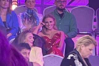 Tak Kaczorowska i Rogacewicz zachowywali się na ramówce TVP. Najpierw obejmował, a potem nurkował pod krzesło!