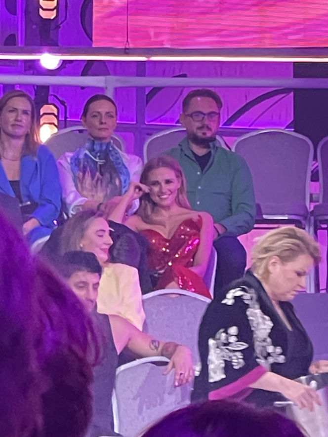 Tak Kaczorowska i Rogacewicz zachowywali się na ramówce TVP. Najpierw obejmował, a potem nurkował pod krzesło!