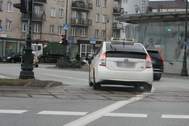 Macierewicz musi się wozić taksówką