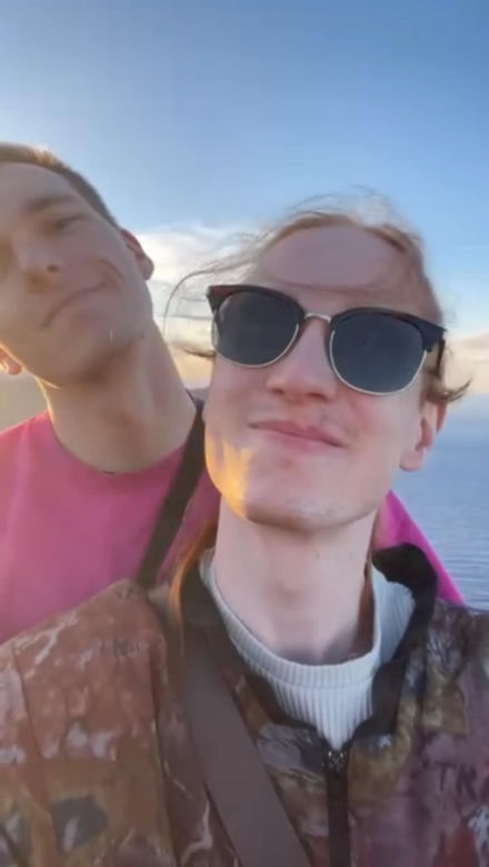 Popularny influencer wziął ślub z ukochanym! Zagraniczna ceremonia wyglądała zjawiskowo [ZDJĘCIA]