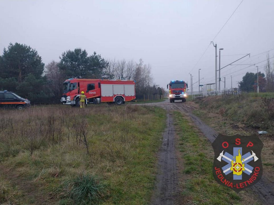 Potworny wypadek pod Radomiem. 24-latka wjechała pod pociąg towarowy. Nie żyje 