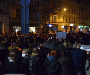 Protest kobiet w Katowicach. Tłumy strajkują przeciwko zakazowi aborcji