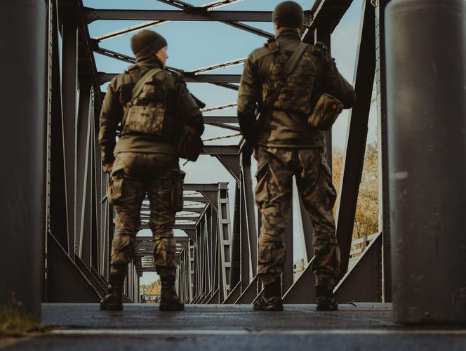 Wojsko na kolei. Śmigłowiec wsprze patrole WOT po aktach dywersji