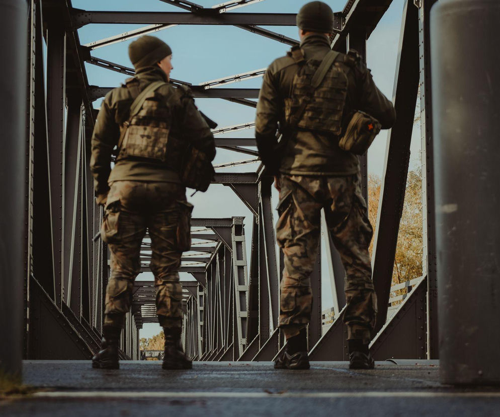 Wojsko na kolei. Śmigłowiec wsprze patrole WOT po aktach dywersji