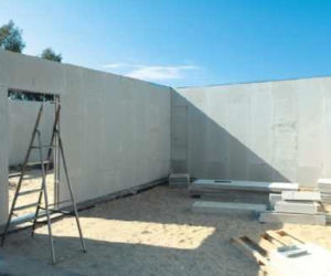 Montaz domu z prefabrykatów styrobetonowych
