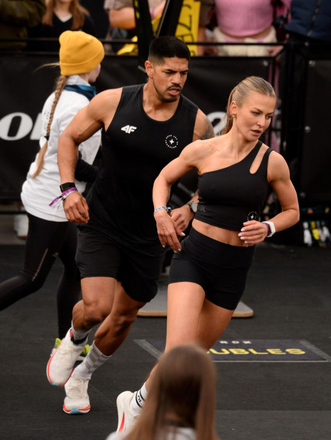 Anna Lewandowska z przystojnym Latynosem na zawodach Hyrox