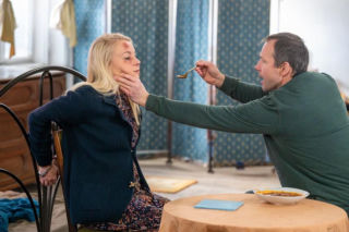 Pierwsza miłość: Emilce udaje się wykraść broń. Strzela do Mateusza...