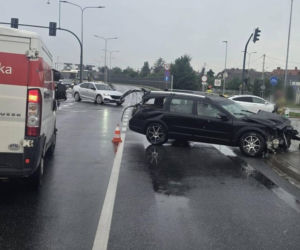 Kraksa osobówki z ciężarówką w Krakowie. Duże utrudnienia drogowe