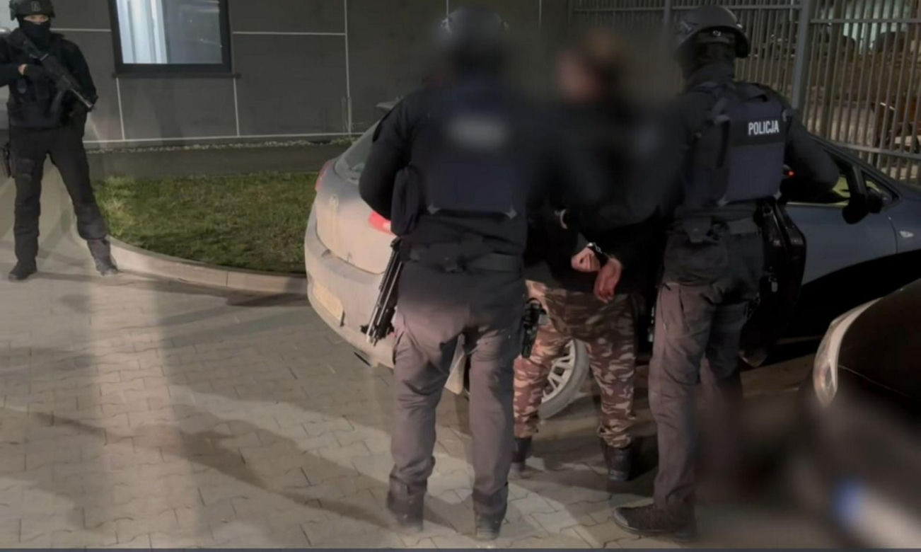  Łódź. Mężczyzna spłonął na przystanku. Domniemany sprawca podpalenia zatrzymany [ZDJĘCIA]