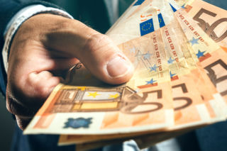 Hojny sędzia Kwaśniewski. Ofiarował córce 25 tys. euro! [OŚWIADCZENIE MAJĄTKOWE]