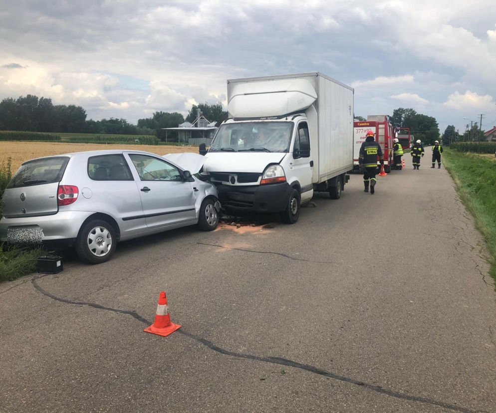 Pierszyce: 77-letni kierowca volkswagena doprowadził do zderzenia z ciężarówką 
