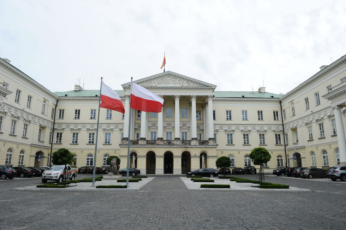 Tynk sypie się Trzaskowskiemu na głowę