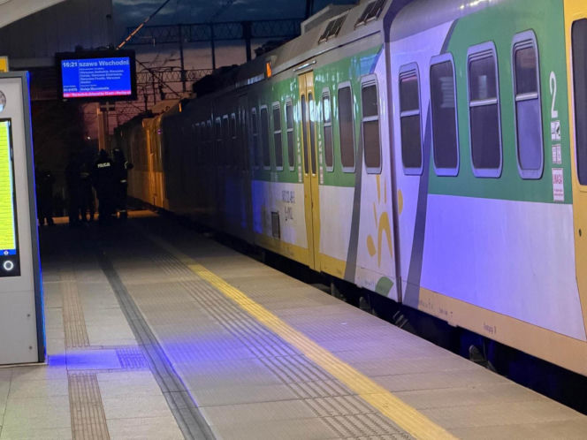 Młody mężczyzna wtargnął na tory, 21-latek nie żyje. Pociągi opóźnione nawet godzinę