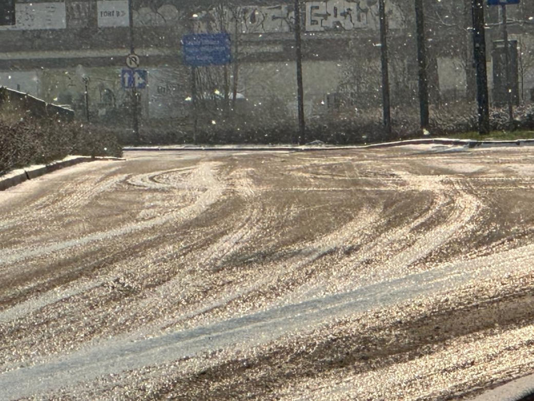Pierwszy śnieg w Warszawie. Zablokowana Dolina Służewiecka