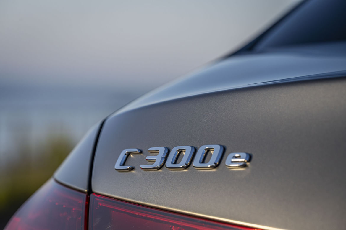 Mercedes-Benz Klasy C 300 e (2022)